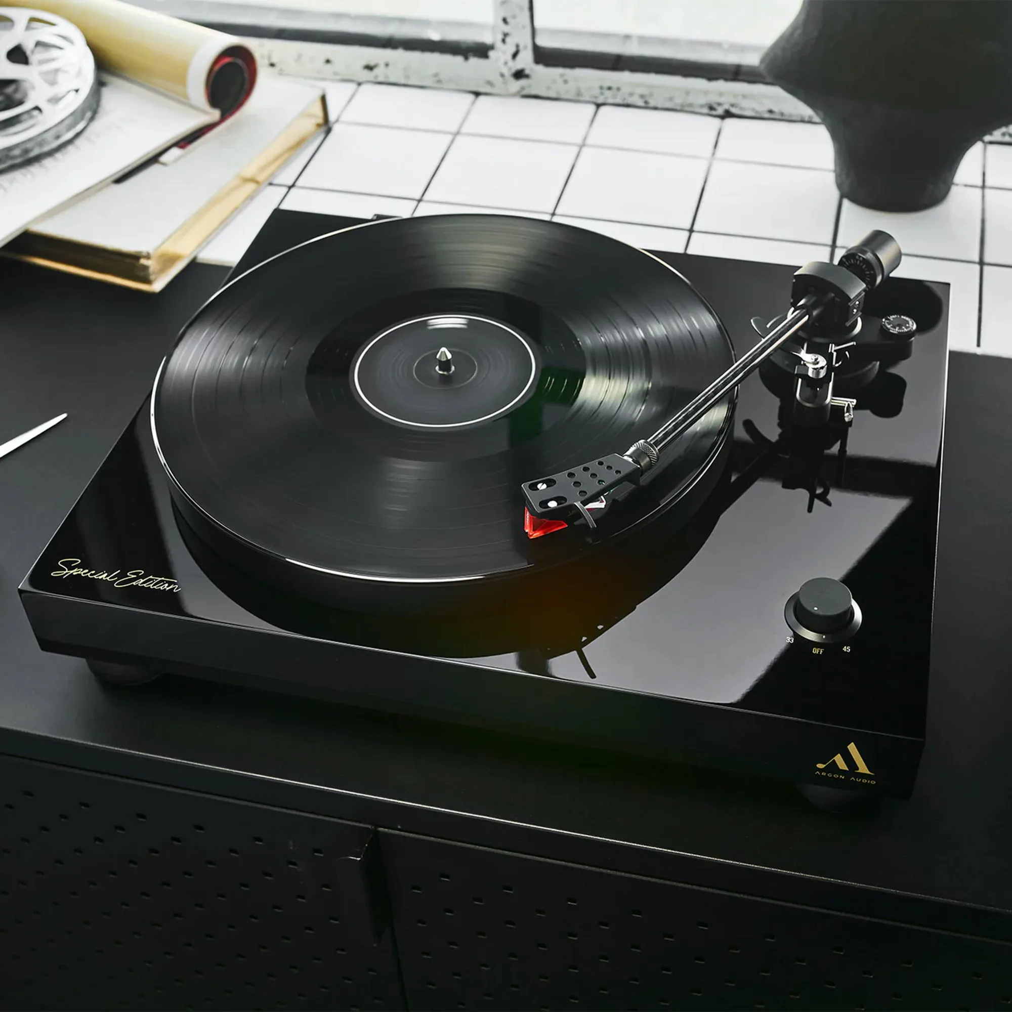 Argon TT-4 Turntable Special Edition: Black