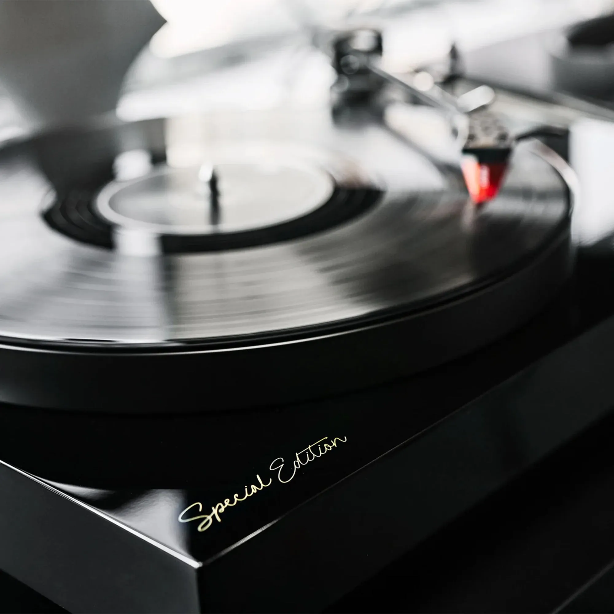 Argon TT-4 Turntable Special Edition: Black