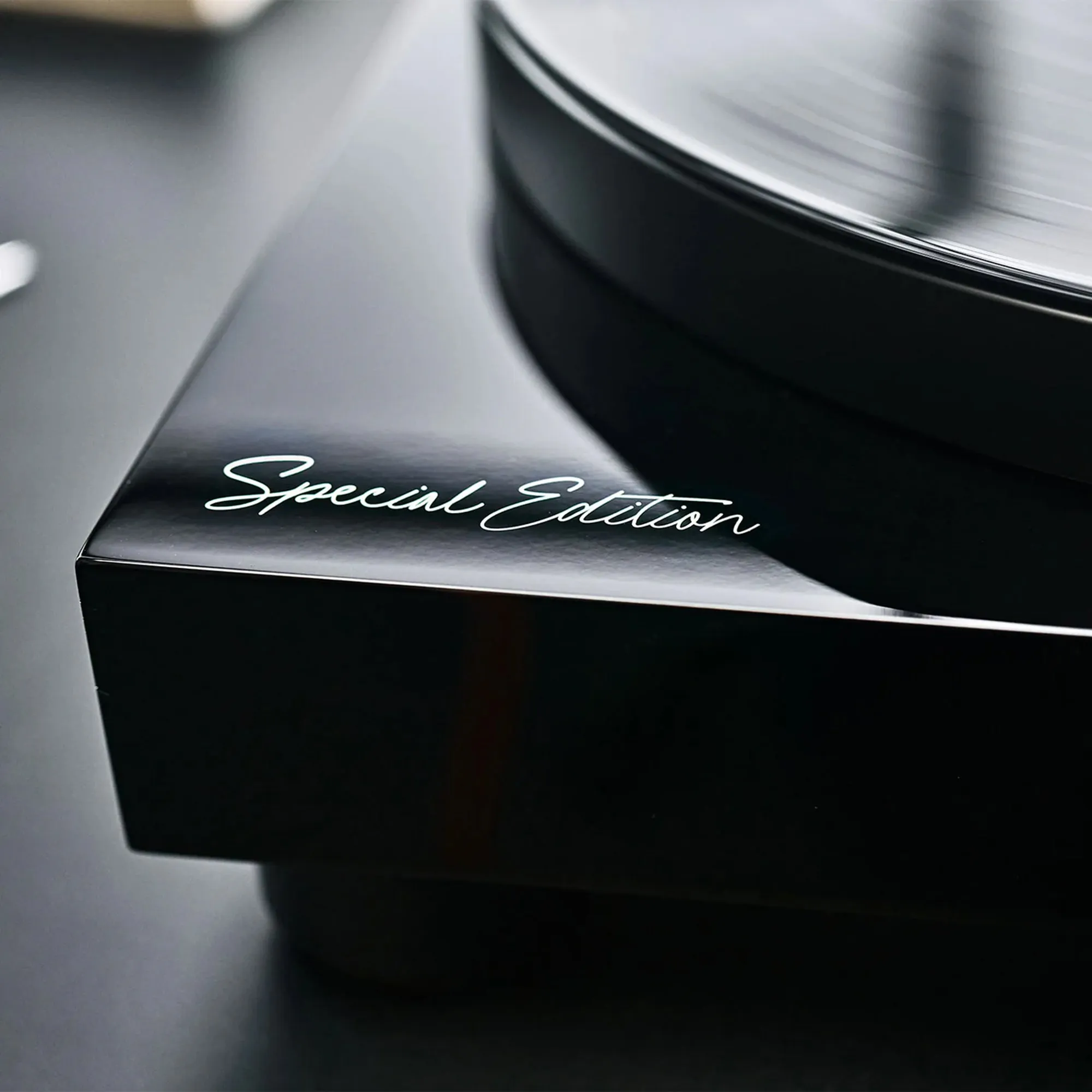 Argon TT-4 Turntable Special Edition: Black
