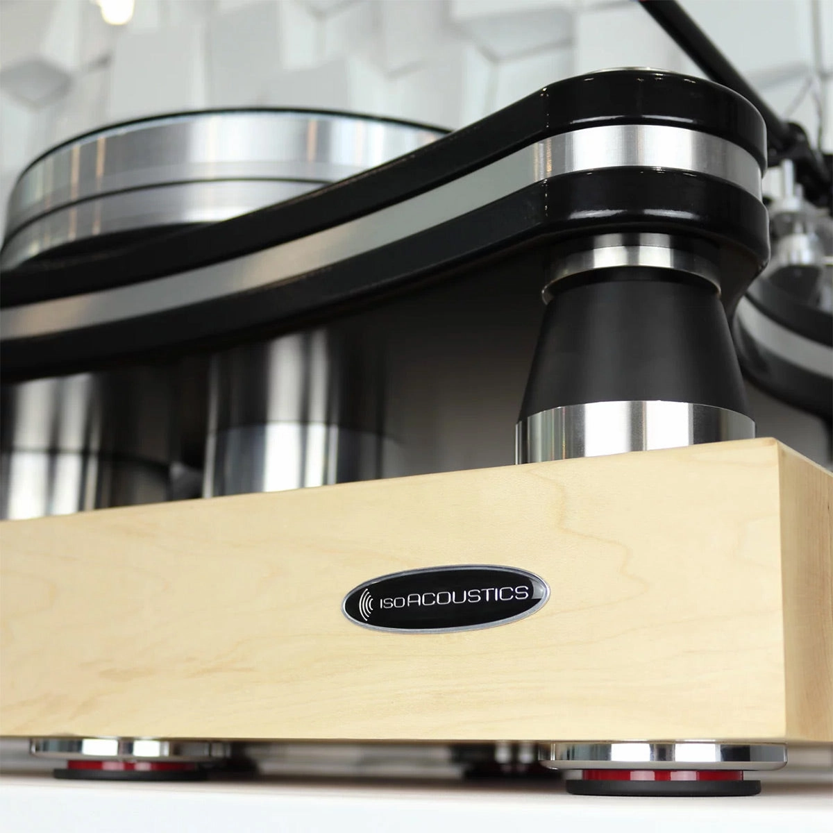 IsoAcoustics Delos 1815M2 18" x 15" x 3" Turntable Isolation Platform (Maple)