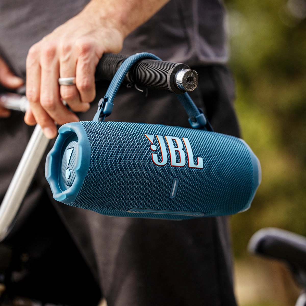 JBL Charge 6 Portable Bluetooth Speaker (Blue)