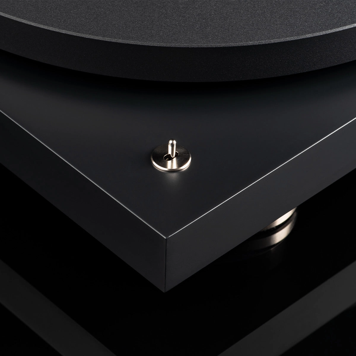 Pro-Ject Debut PRO B Balanced Turntable with Pick it PRO Balanced Cartridge (Black)