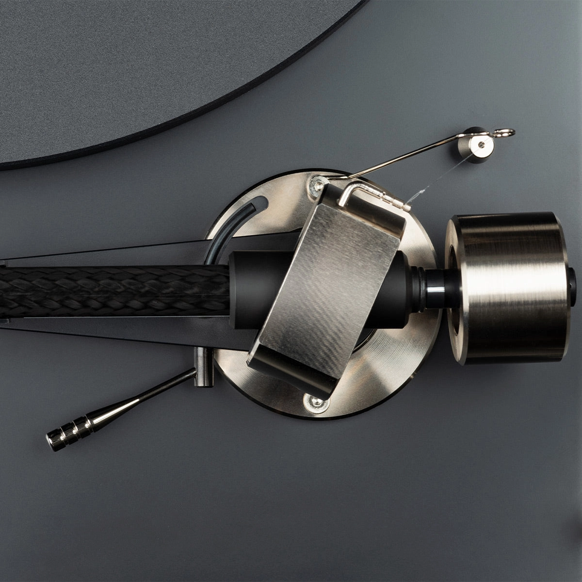 Pro-Ject Debut PRO B Balanced Turntable with Pick it PRO Balanced Cartridge (Black)