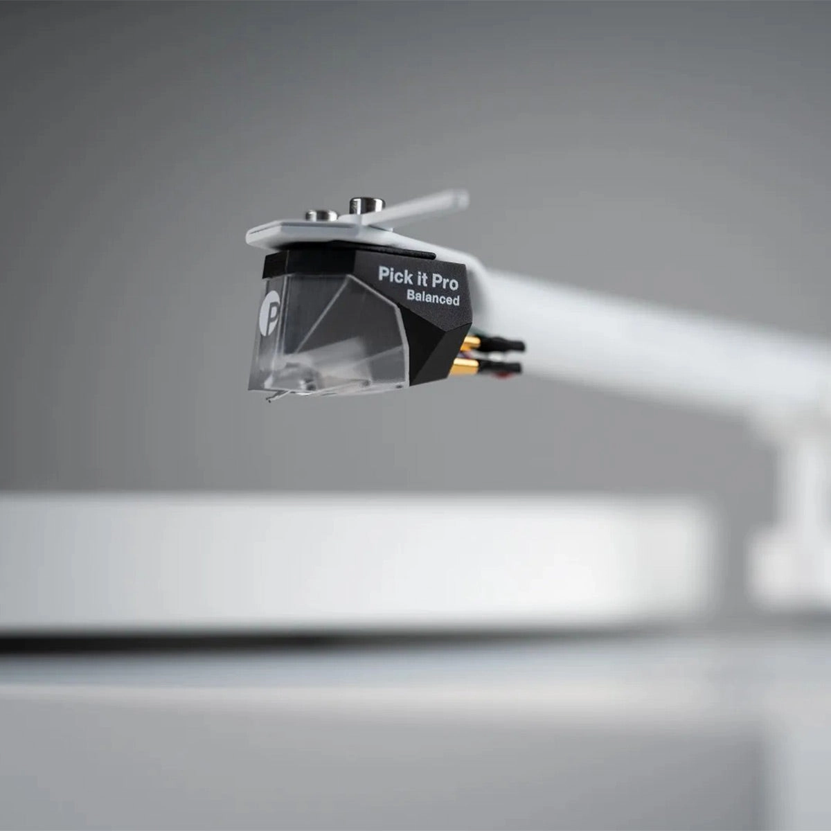 Pro-Ject Debut PRO B Balanced Turntable with Pick it PRO Balanced Cartridge (White)