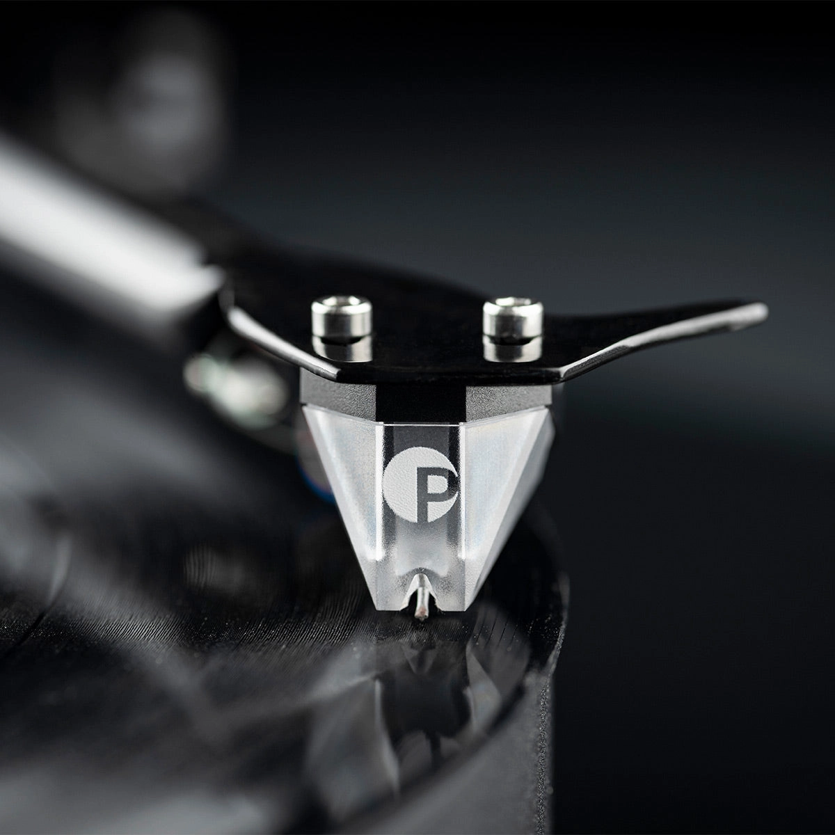 Pro-Ject Debut PRO B Balanced Turntable with Pick it PRO Balanced Cartridge (White)