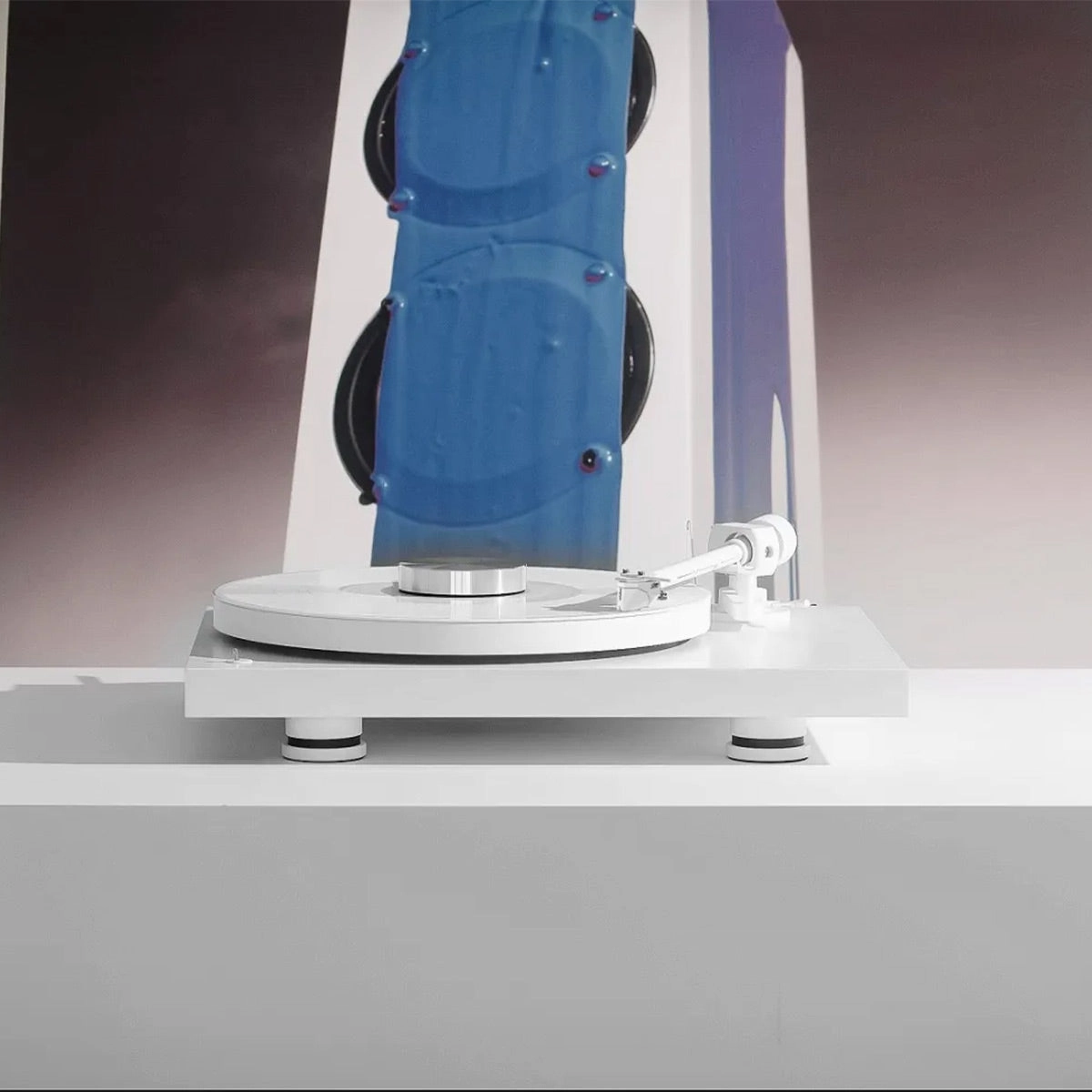 Pro-Ject Debut PRO B Balanced Turntable with Pick it PRO Balanced Cartridge (White)