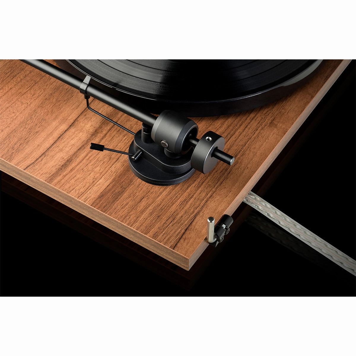 Pro-Ject E1 BT Plug & Play Turntable with Audio-Technica AT3600L Cartridge (Black)
