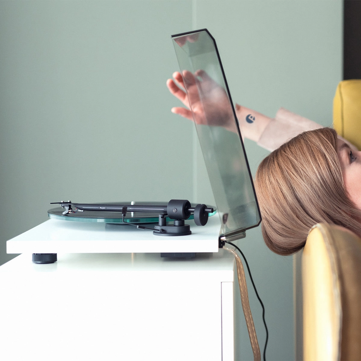 Pro-Ject T1 Evo Phono Turntable with OM10 Cartridge (White)