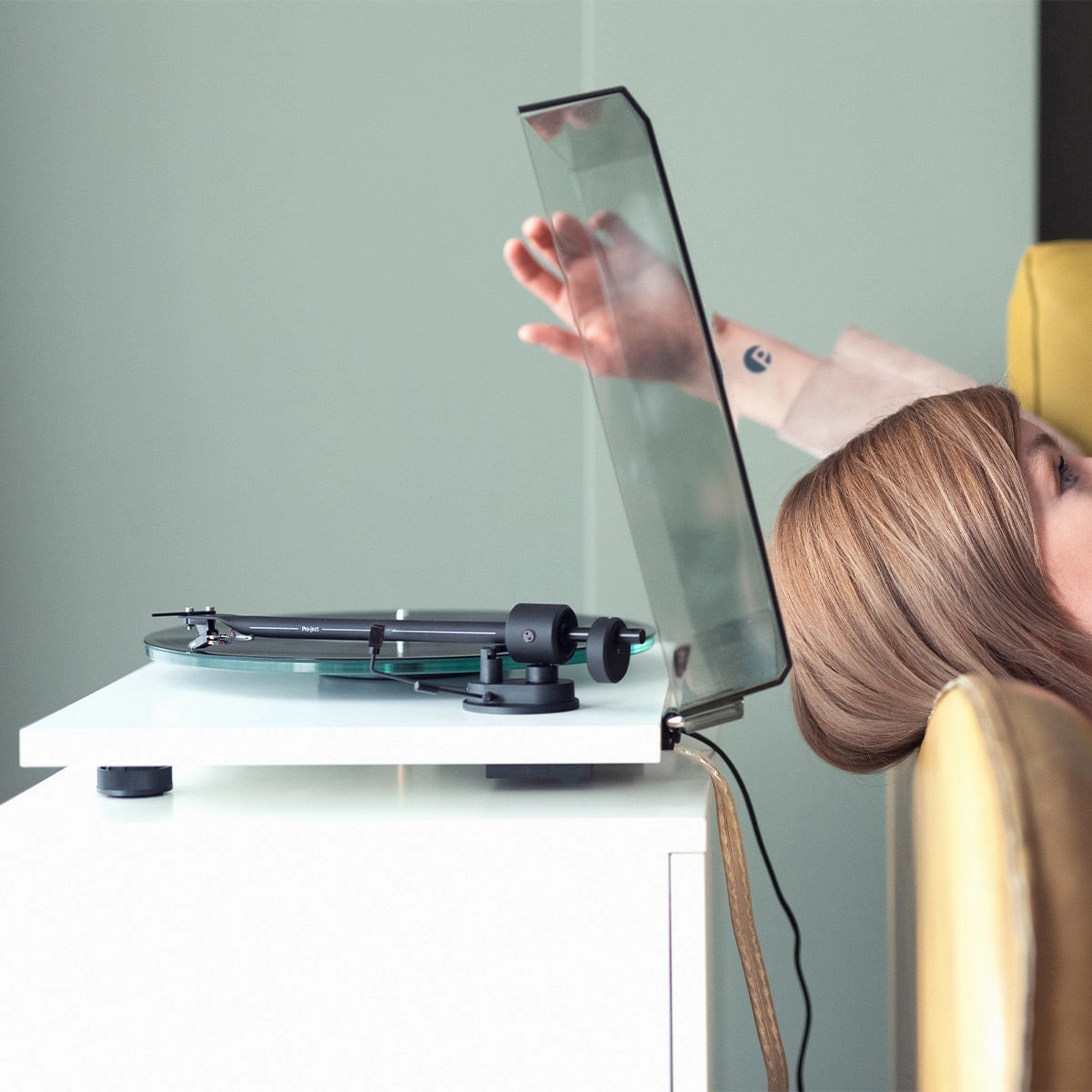 Pro-Ject T1 Evo Turntable with OM10 Cartridge (White)