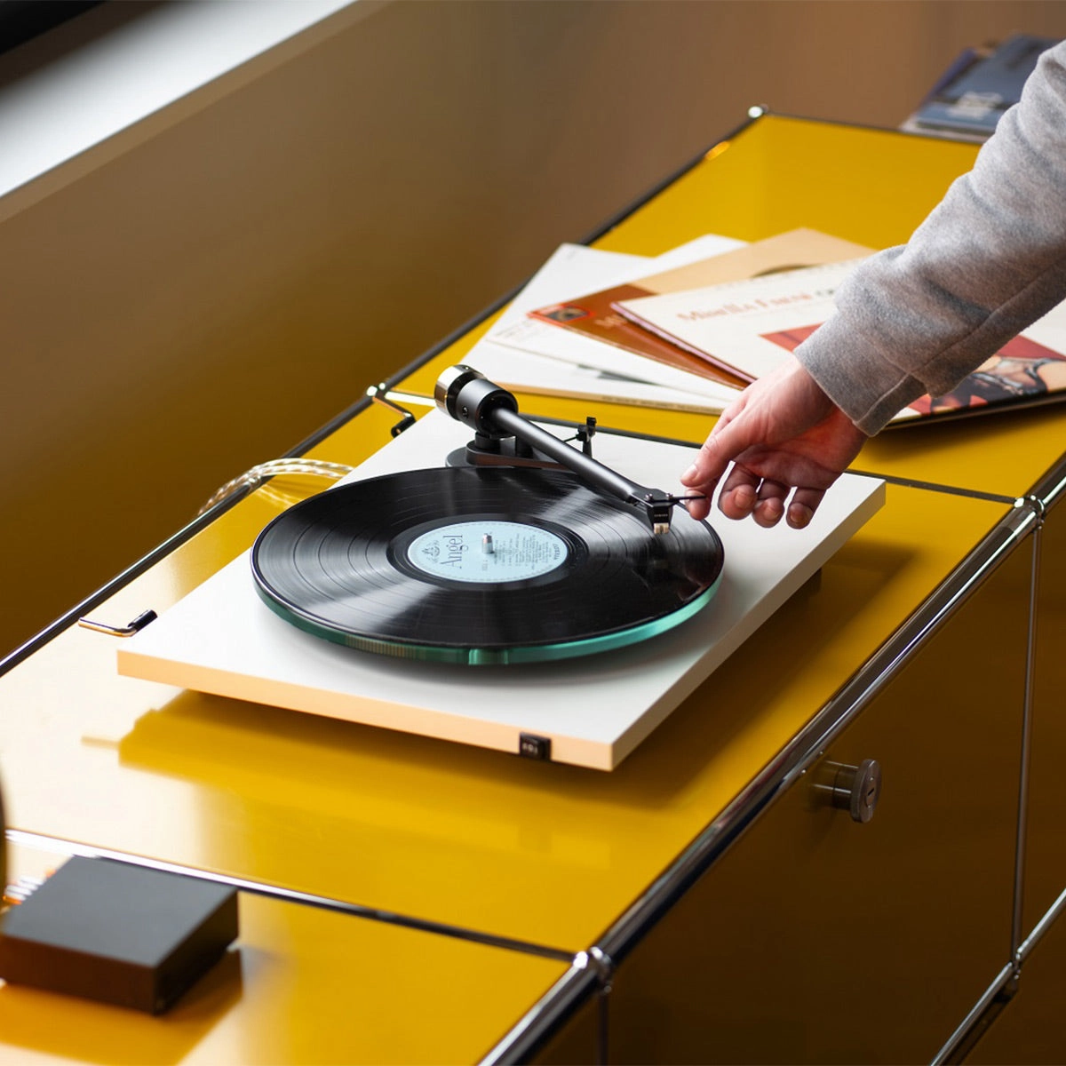 Pro-Ject T2 Turntable with Sumiko Rainier Cartridge (Satin White)