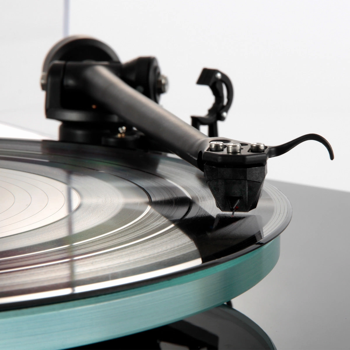 Rega Planar 3 Turntable with Nd5 MM Phono Cartridge (Matte Black)